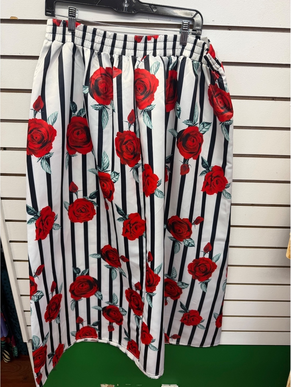 Women’s Plus Size 2X Rose Stripe Midi Skirt Red Black White Floral